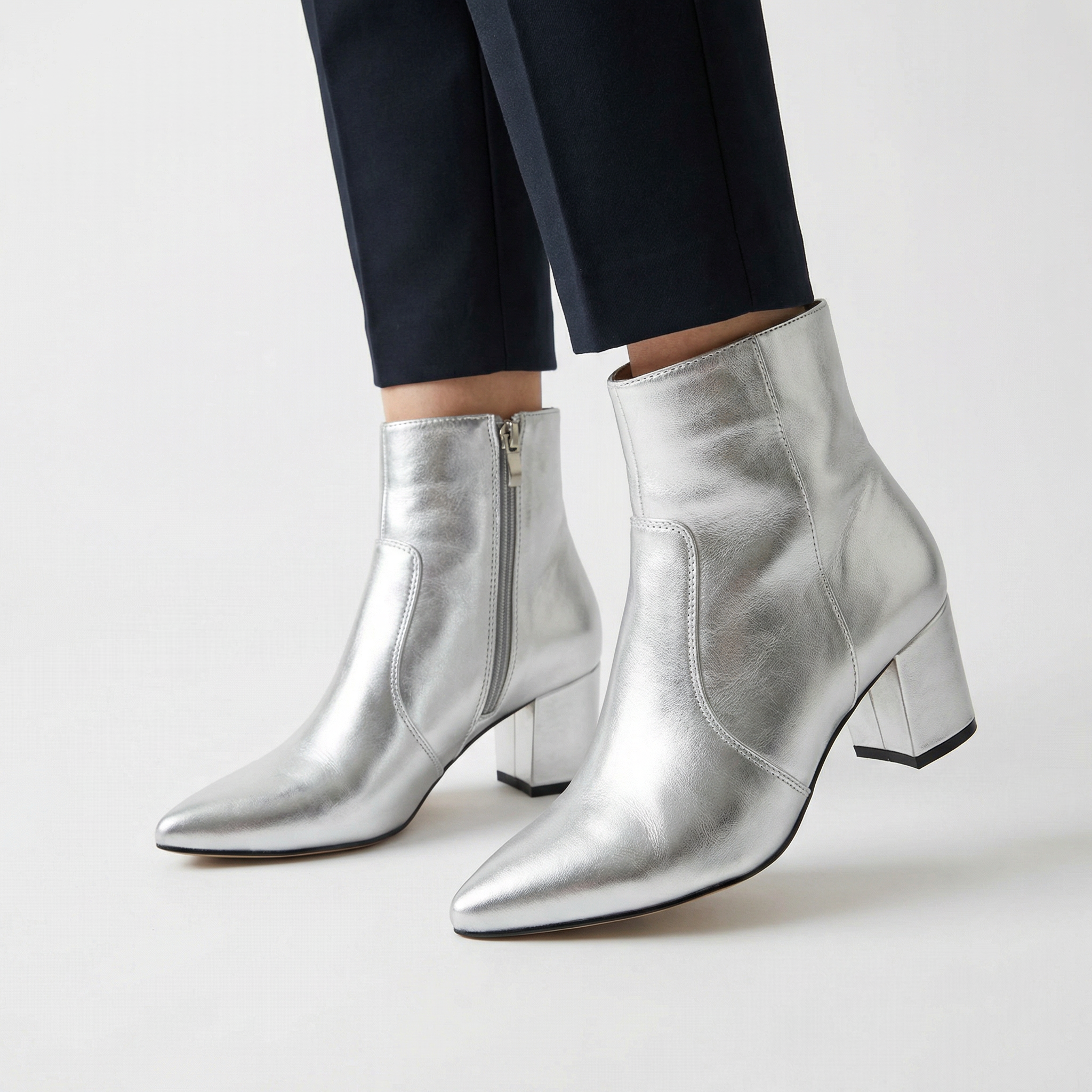 Metaliczne botki damskie