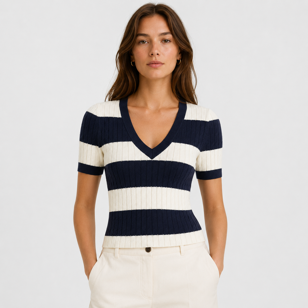Lila | Sweter damski w paski z dekoltem V - W paski