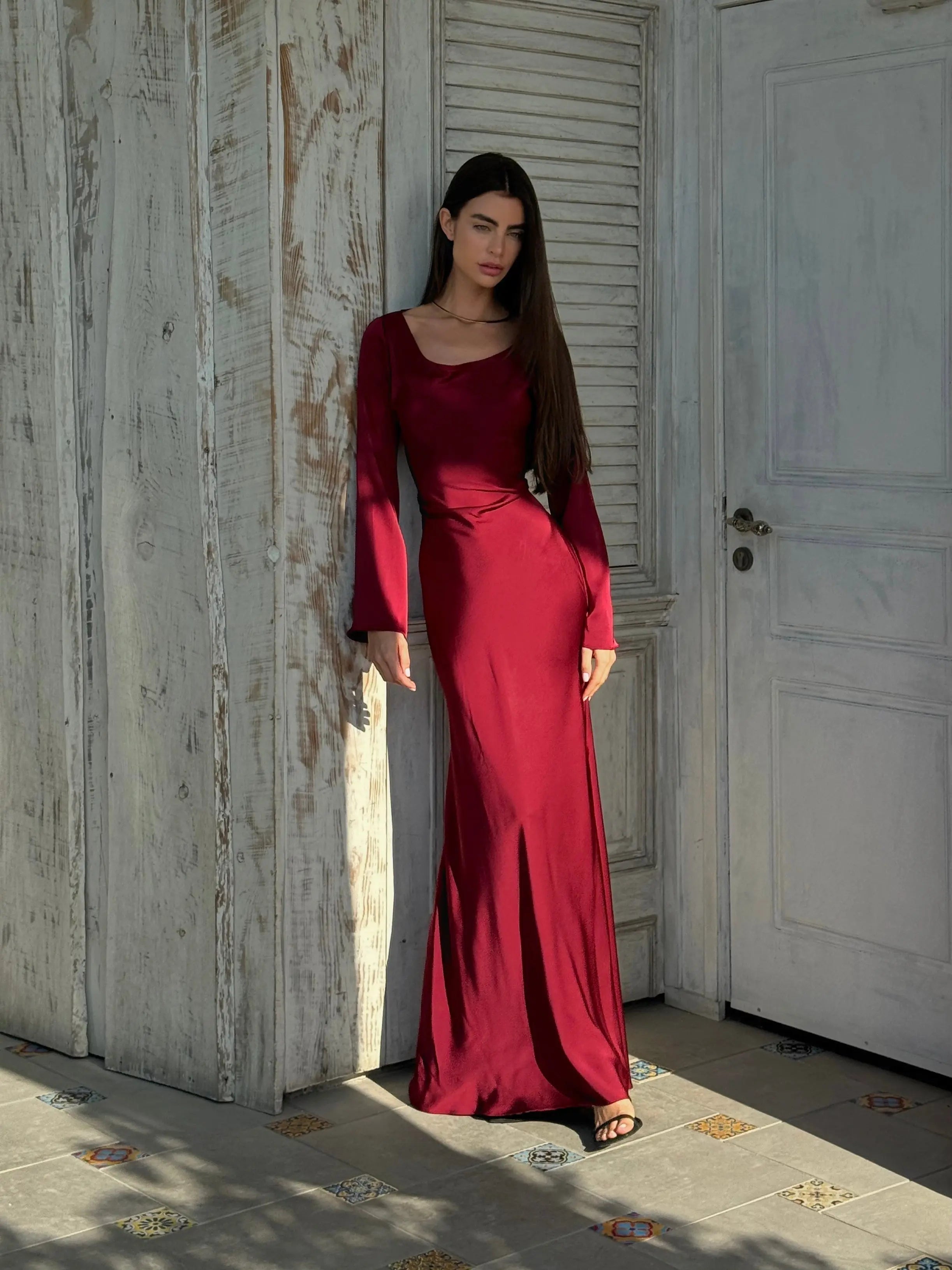 Elegancka | Satynowa sukienka maxi z długimi rękawami 2