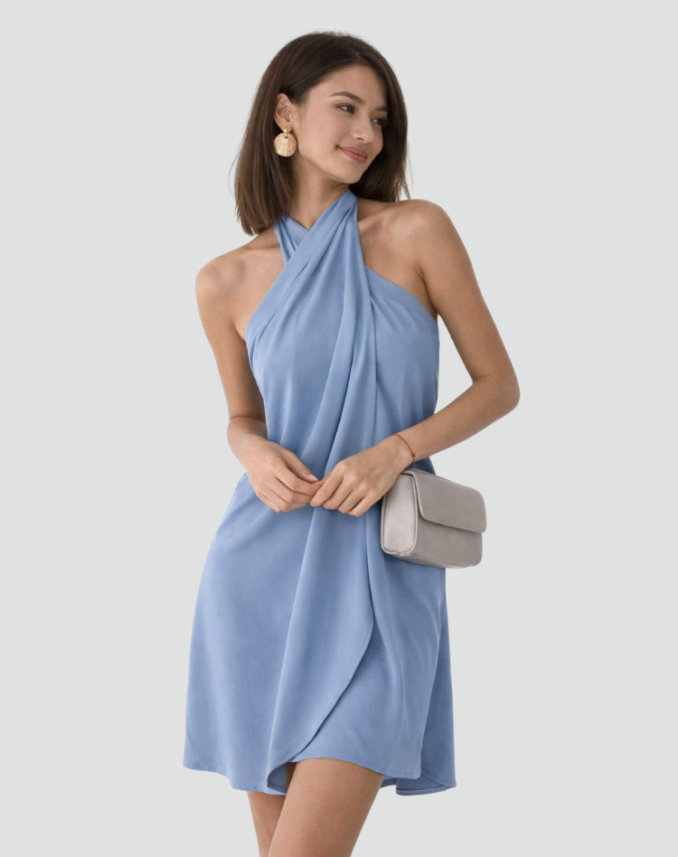 Sukienka mini damska zwiewna z dekoltem halter i odkrytymi plecami, elegancka i koktajlowa - Jasnoniebieski